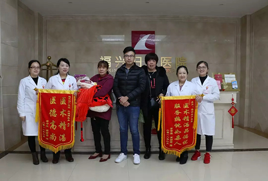 马上过年了，这两位医生收到了重磅“年终